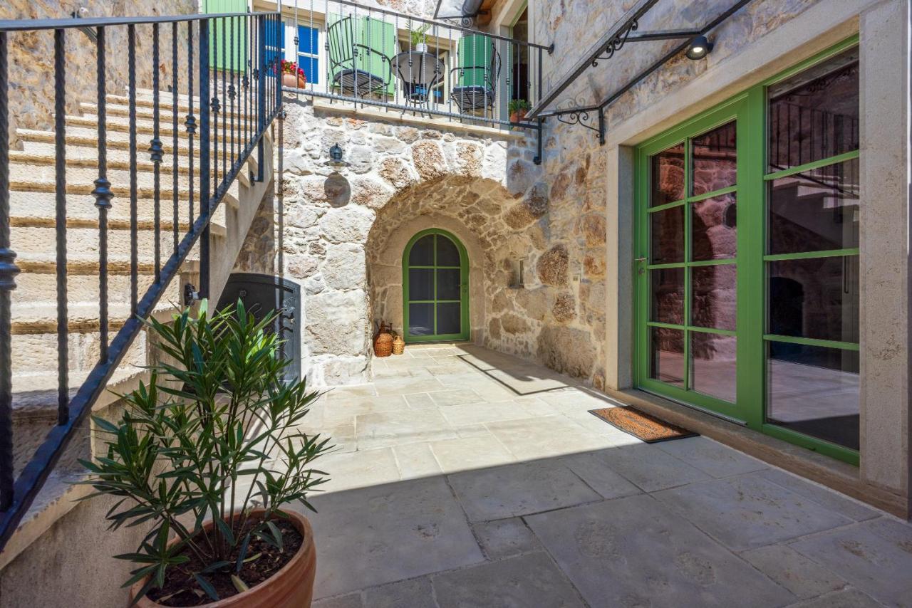 Stone Mavric *