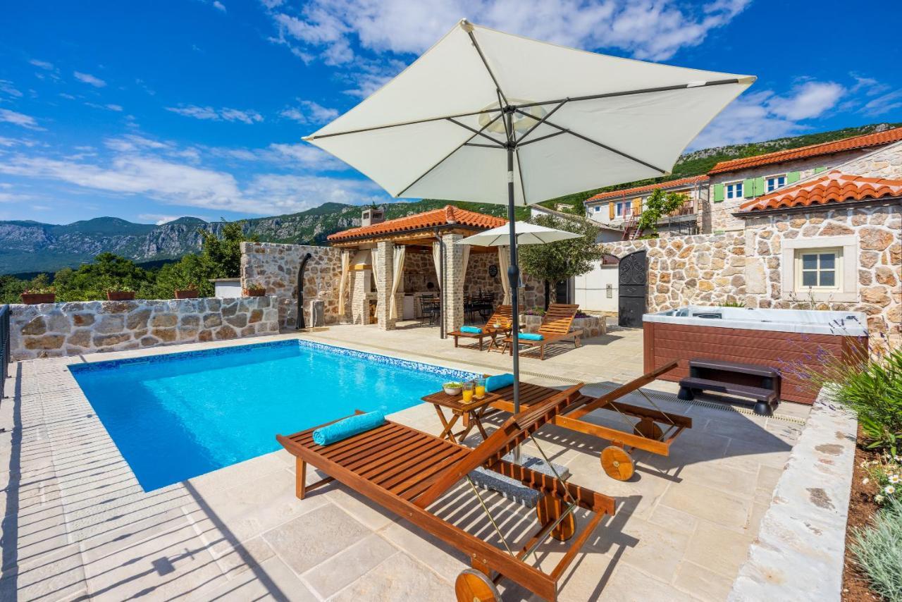 Vila Stone Mavric