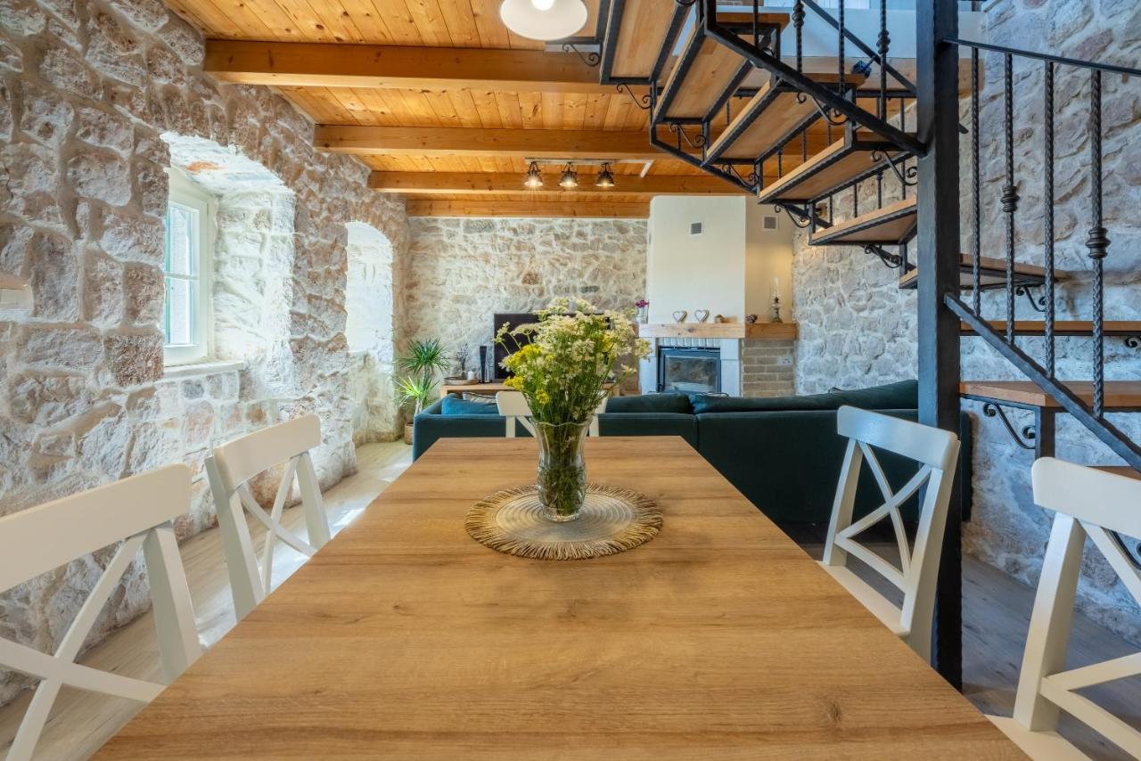 Stone Mavric Grizane-Belgrad