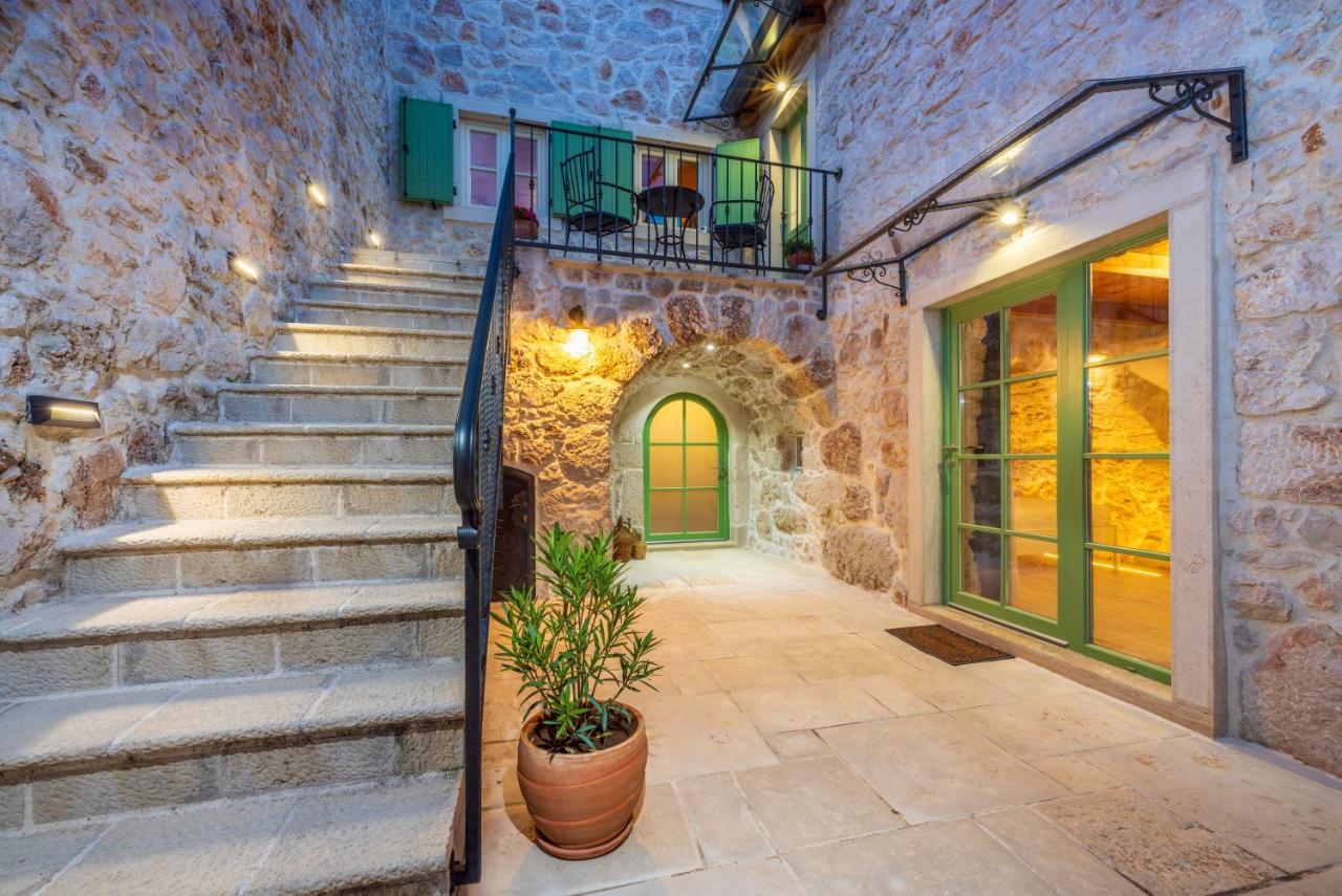 Vila Stone Mavric *