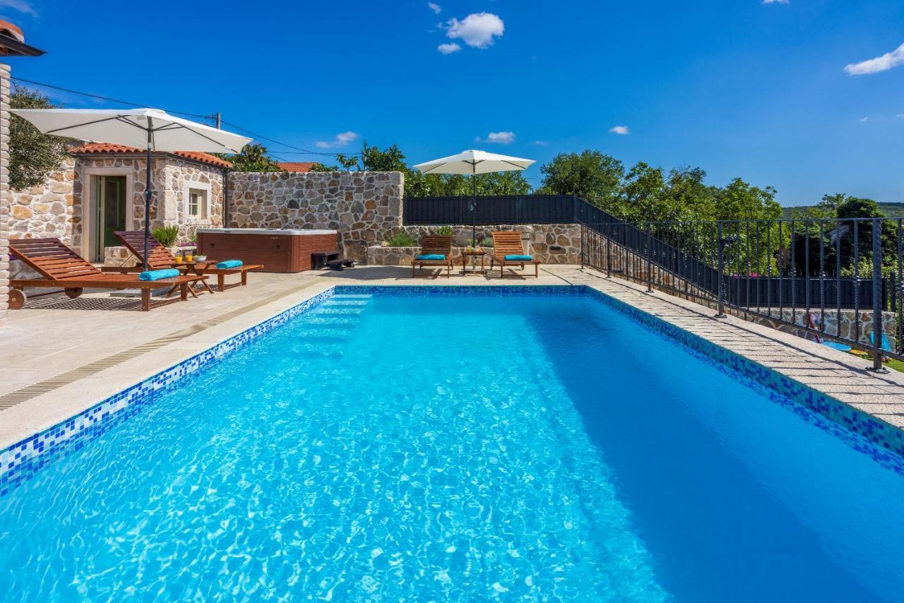 Vila Stone Mavric
