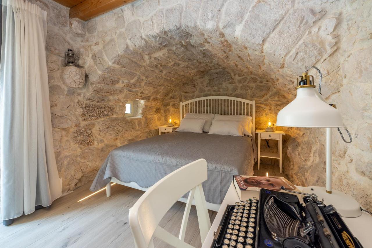 Stone Mavric